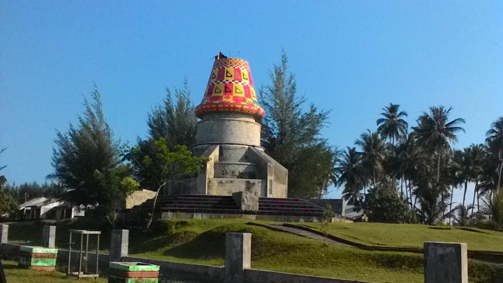 Tugu Kupiah Meukutop di Meulaboh, Aceh Barat Daya